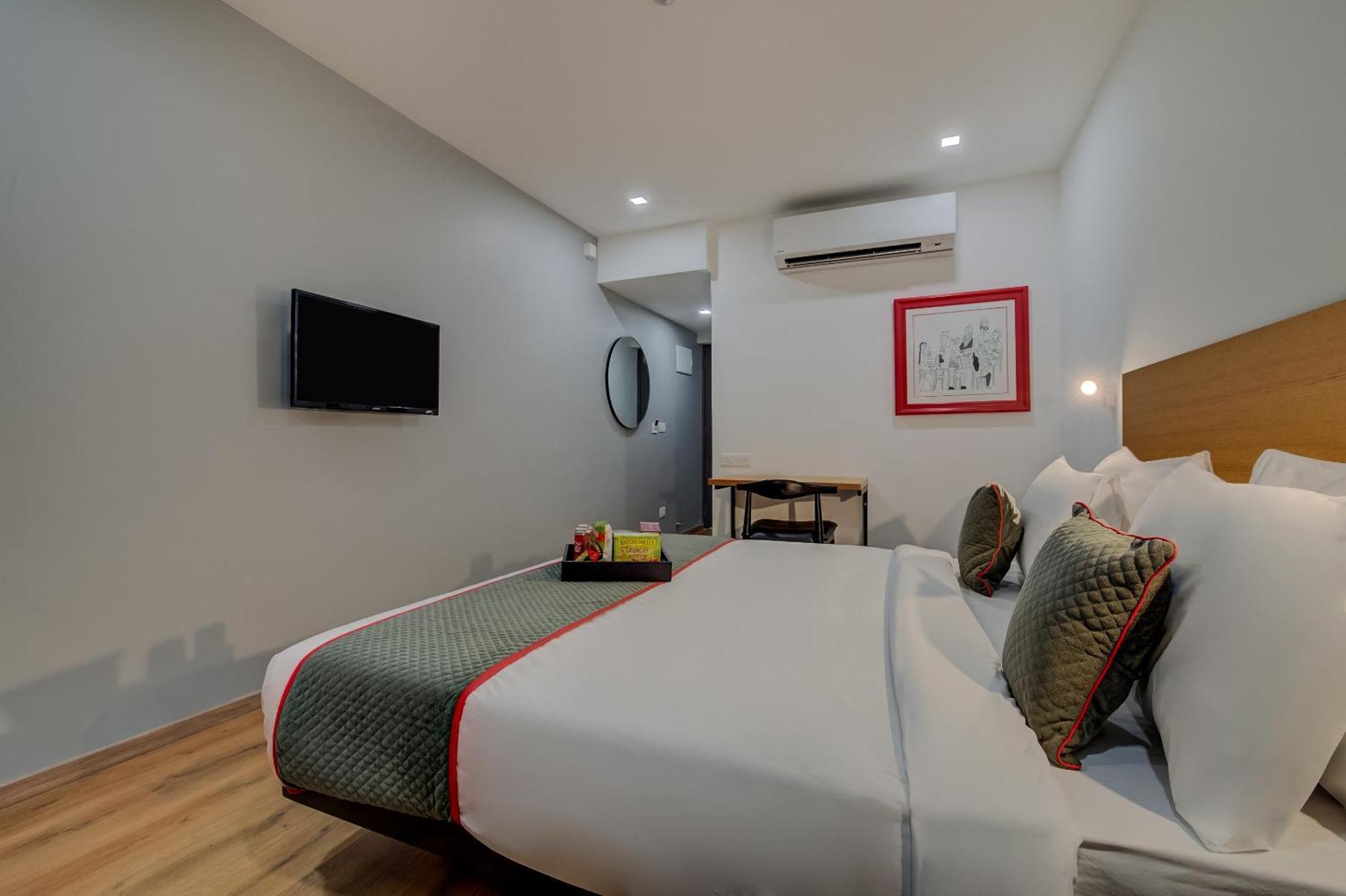 Super Townhouse Mg Road Pune Eksteriør bilde