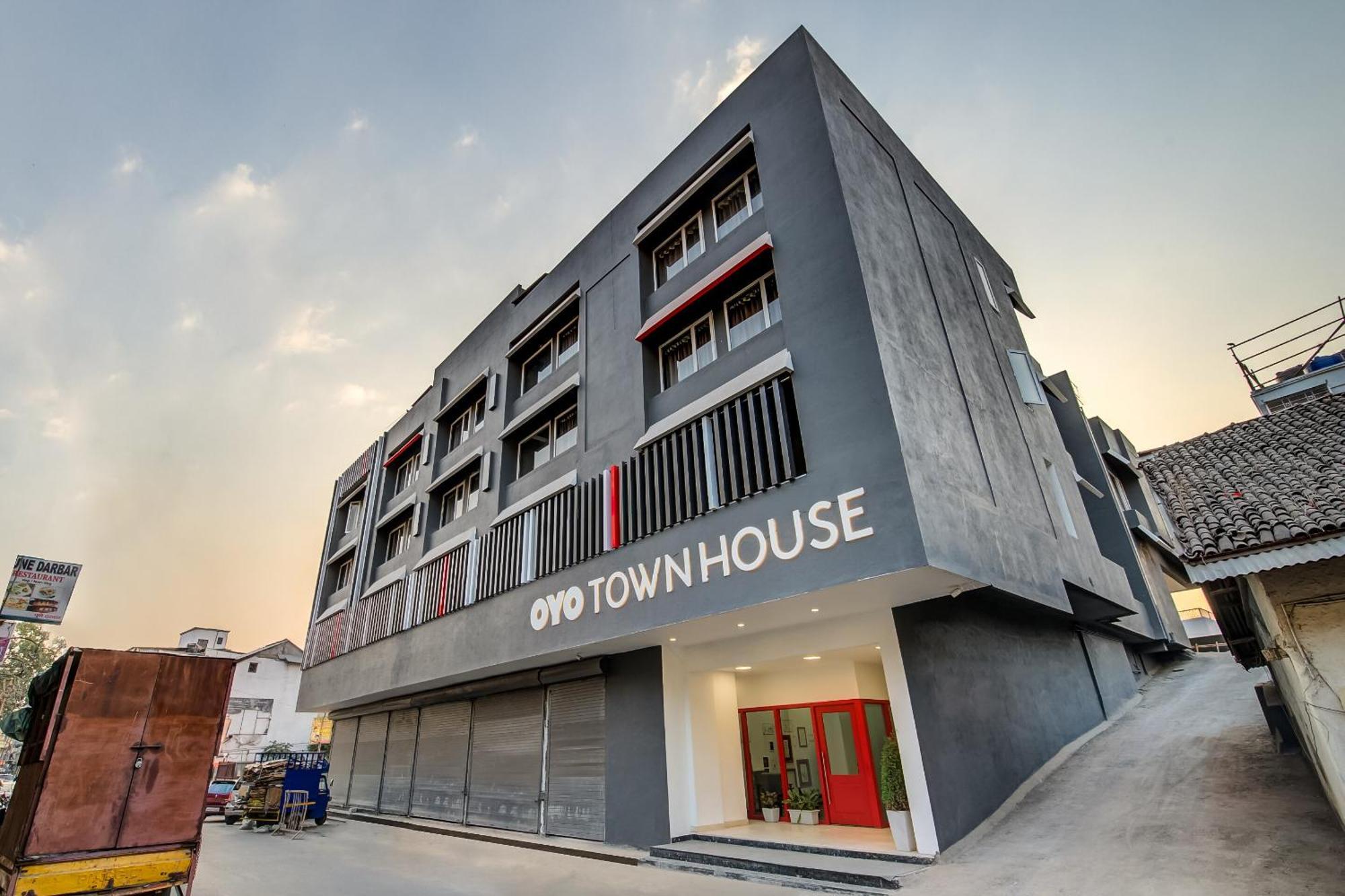 Super Townhouse Mg Road Pune Eksteriør bilde