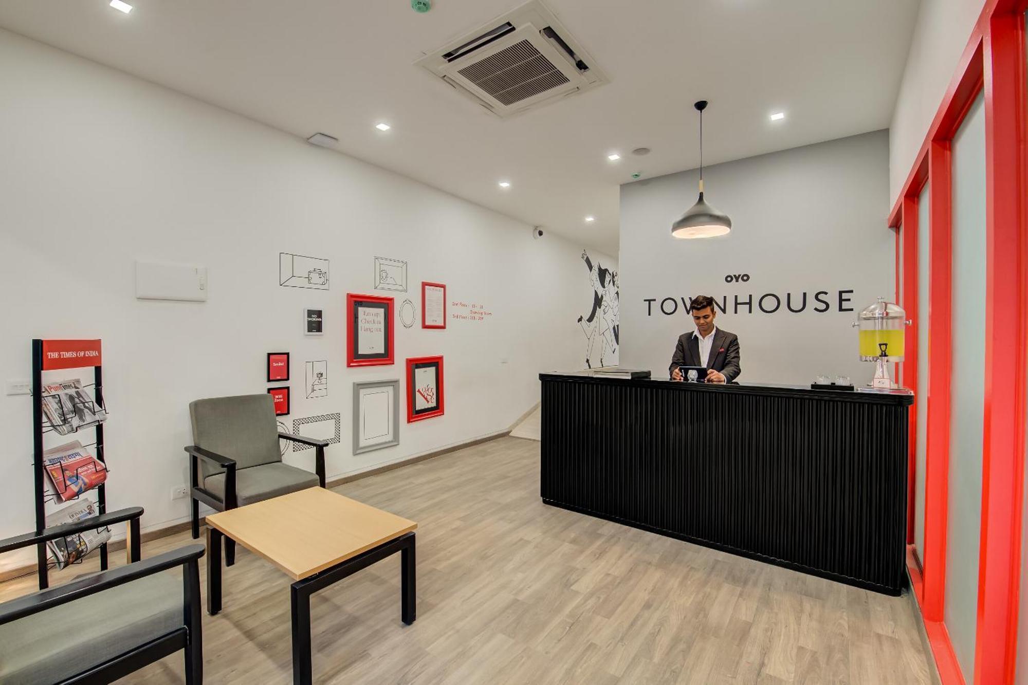 Super Townhouse Mg Road Pune Eksteriør bilde