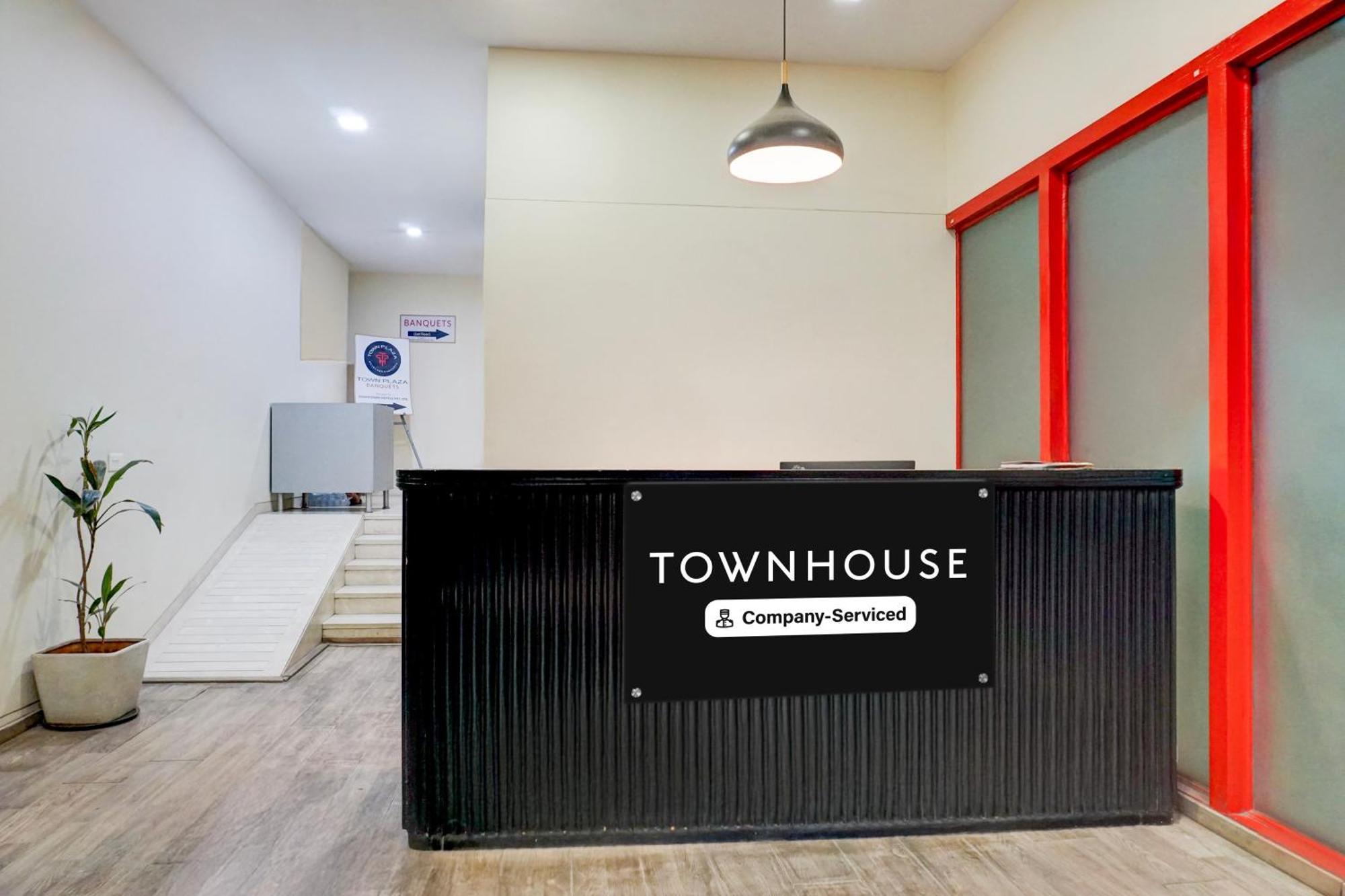 Super Townhouse Mg Road Pune Eksteriør bilde