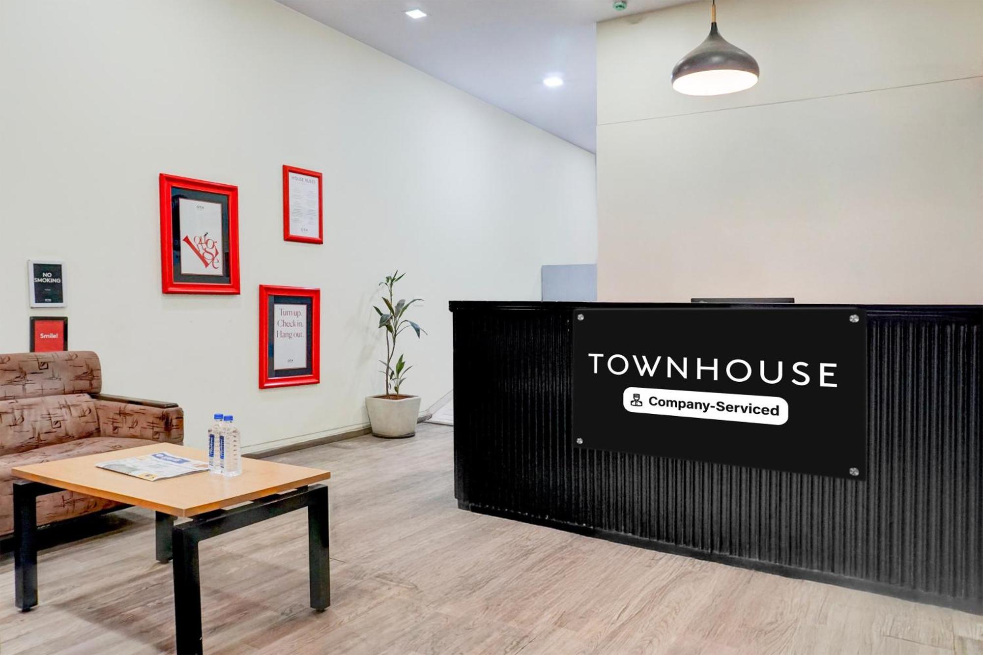 Super Townhouse Mg Road Pune Eksteriør bilde