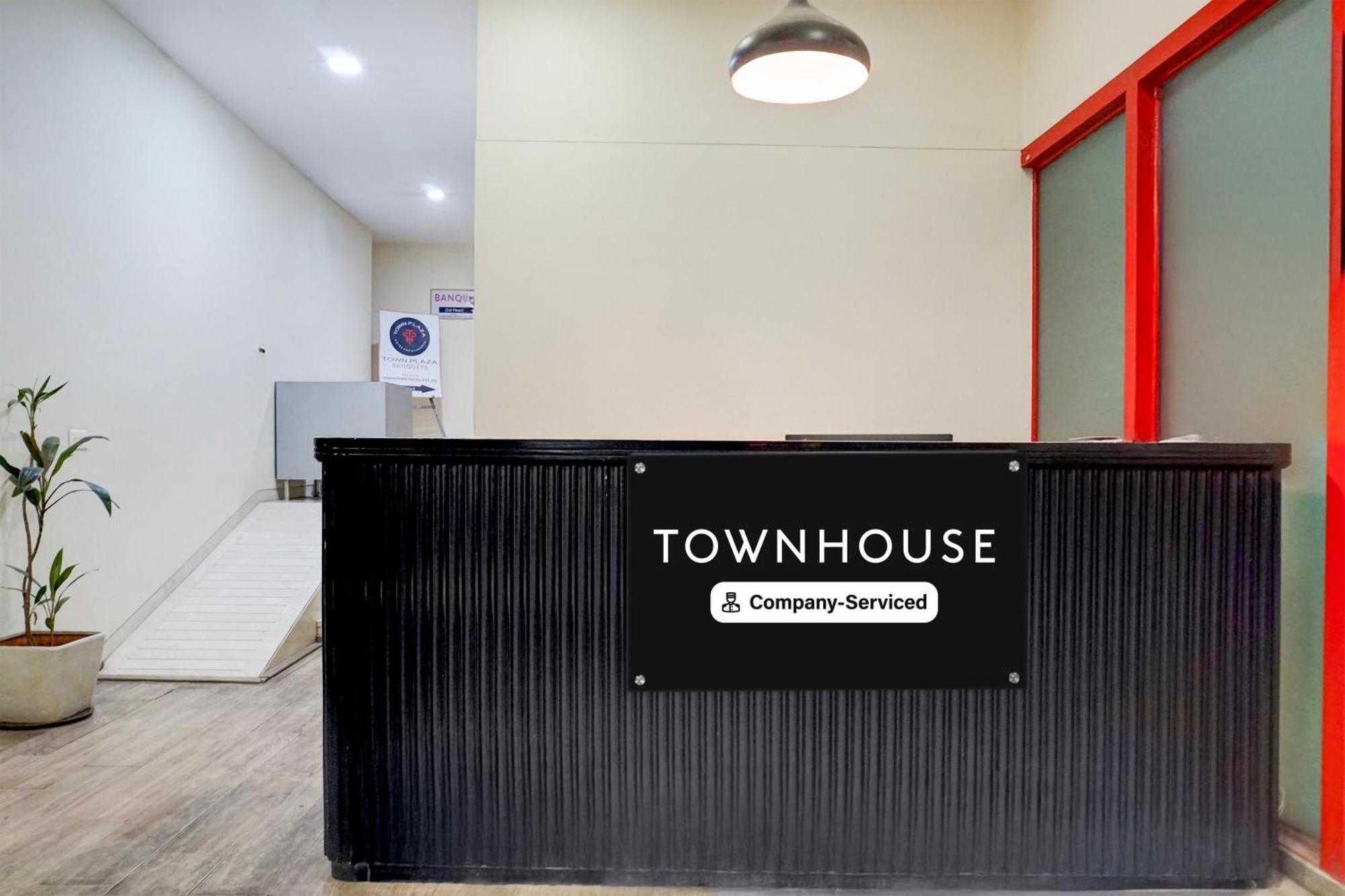 Super Townhouse Mg Road Pune Eksteriør bilde