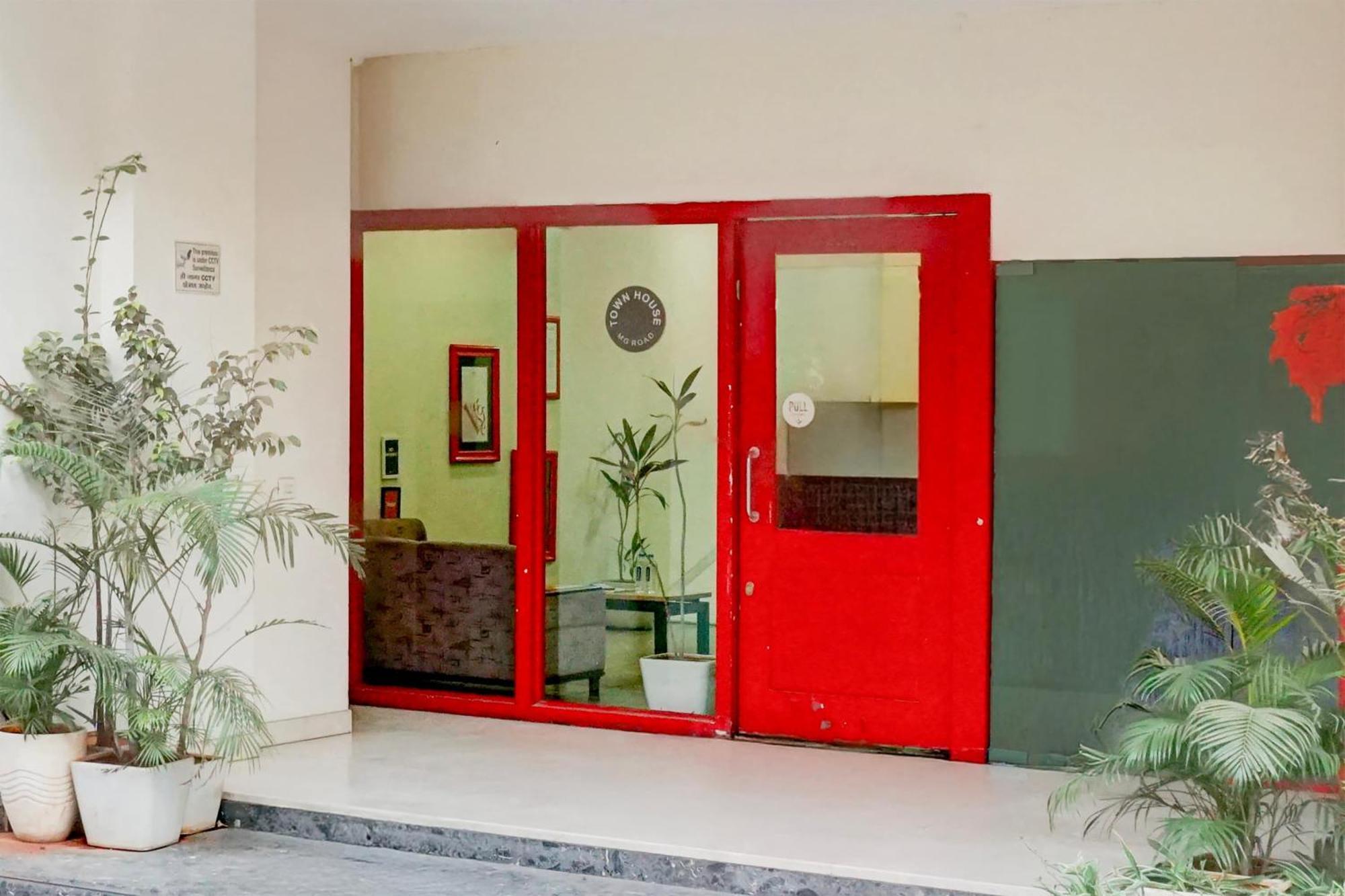 Super Townhouse Mg Road Pune Eksteriør bilde