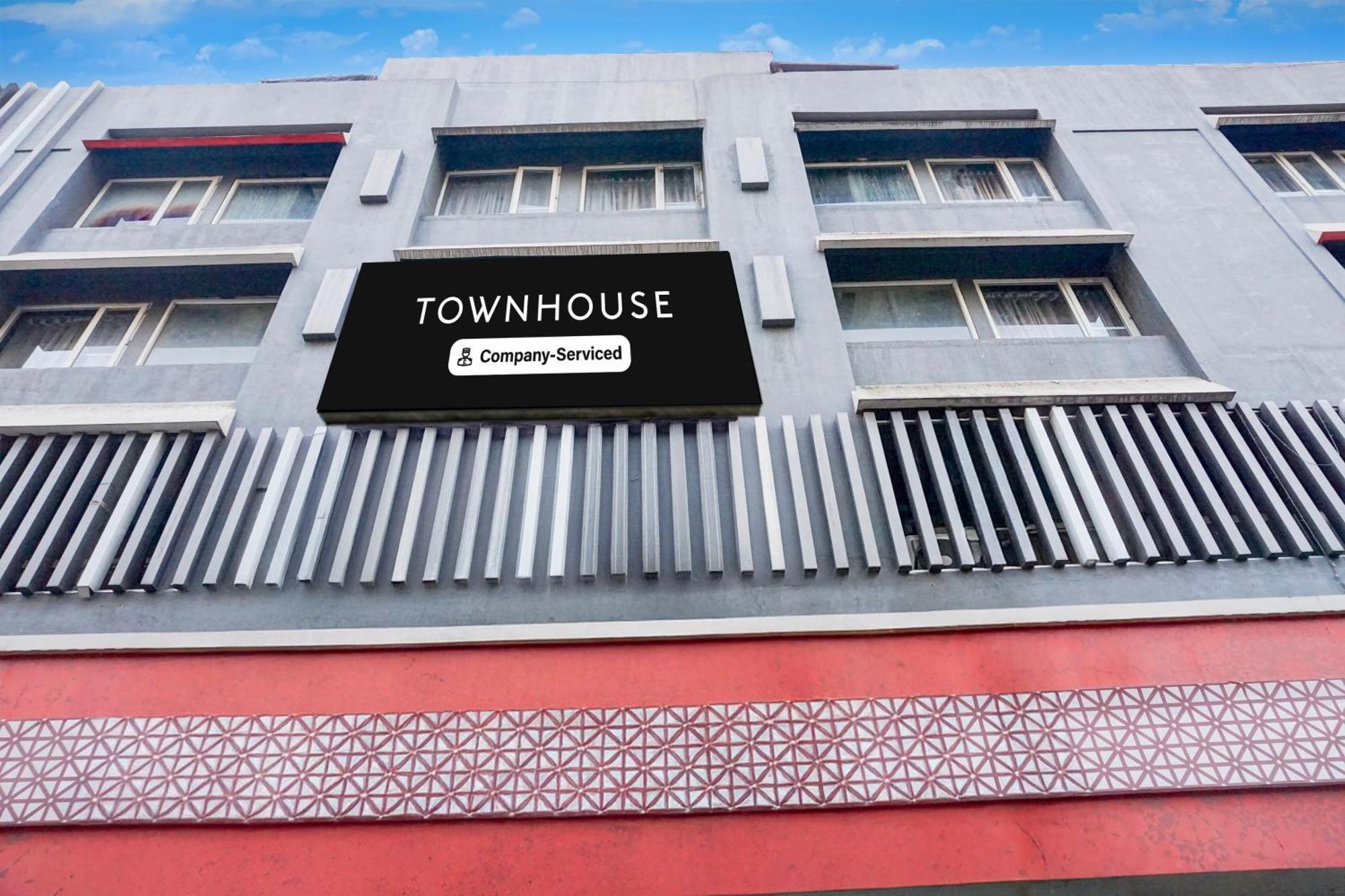 Super Townhouse Mg Road Pune Eksteriør bilde