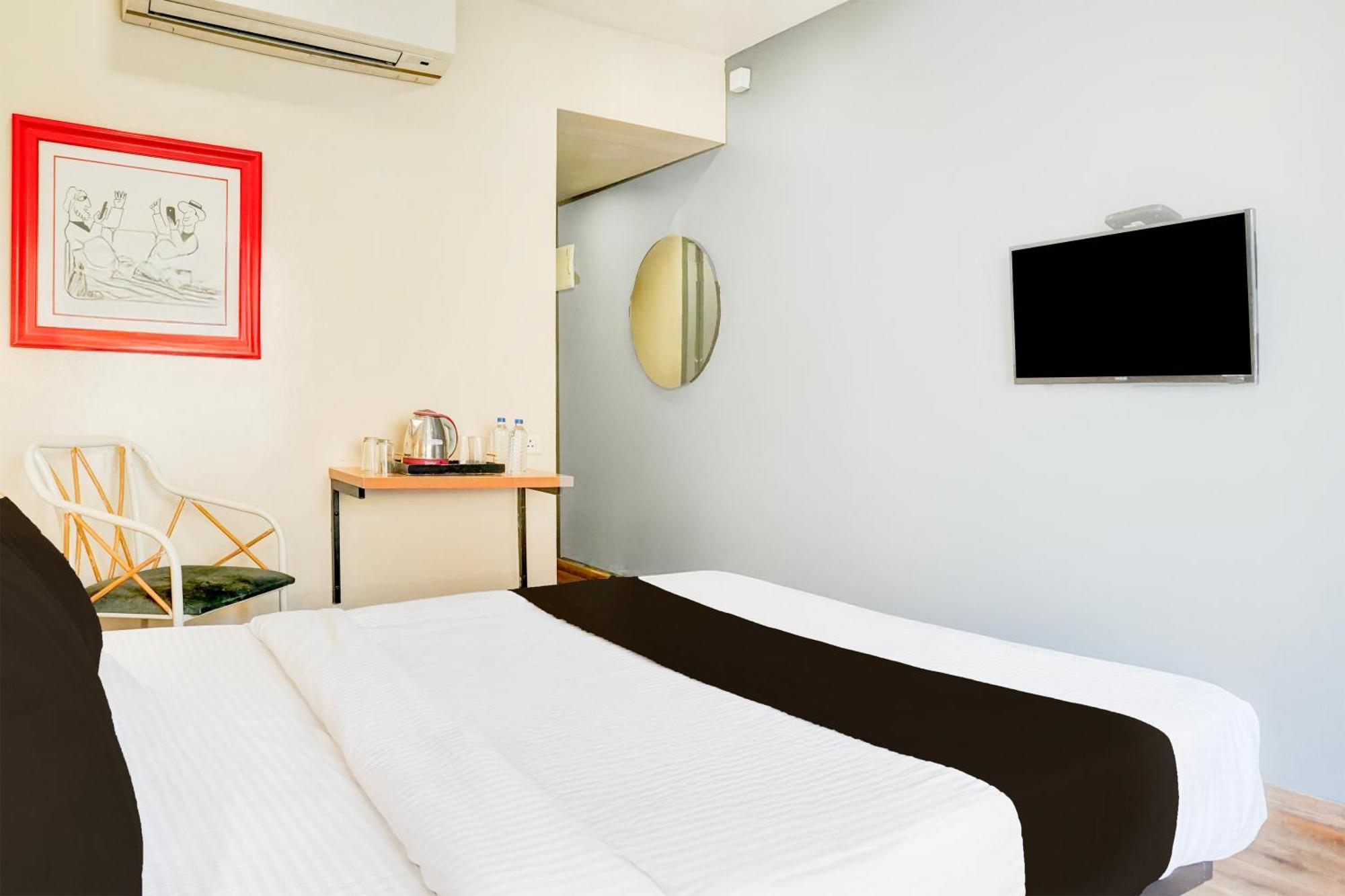 Super Townhouse Mg Road Pune Eksteriør bilde