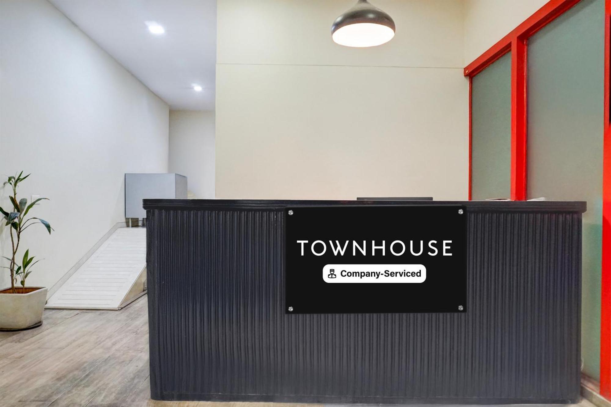Super Townhouse Mg Road Pune Eksteriør bilde