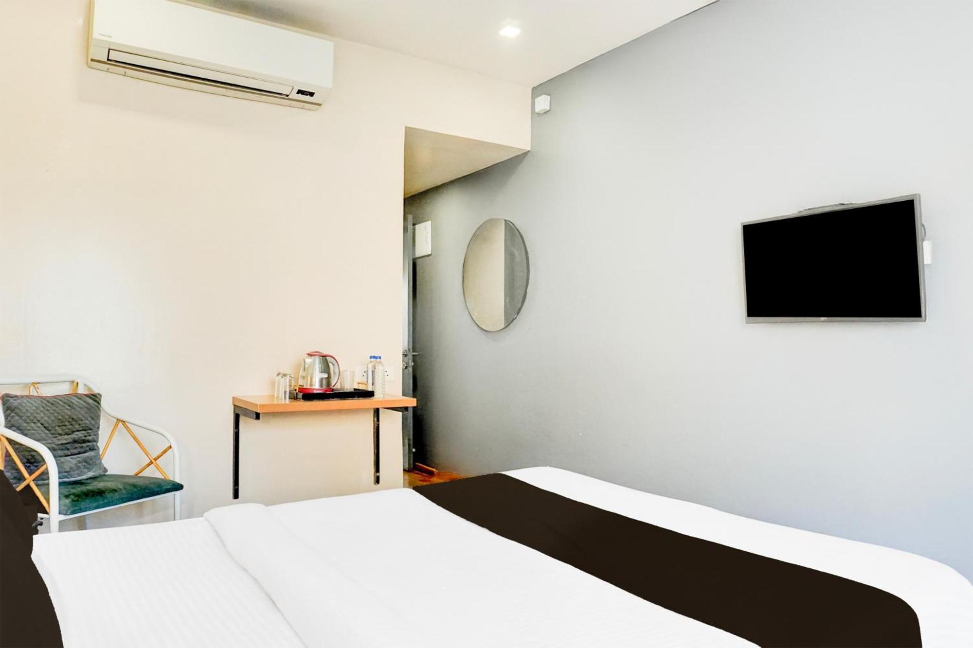 Super Townhouse Mg Road Pune Eksteriør bilde
