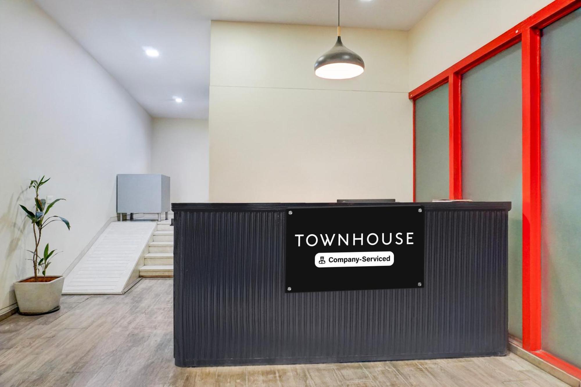 Super Townhouse Mg Road Pune Eksteriør bilde