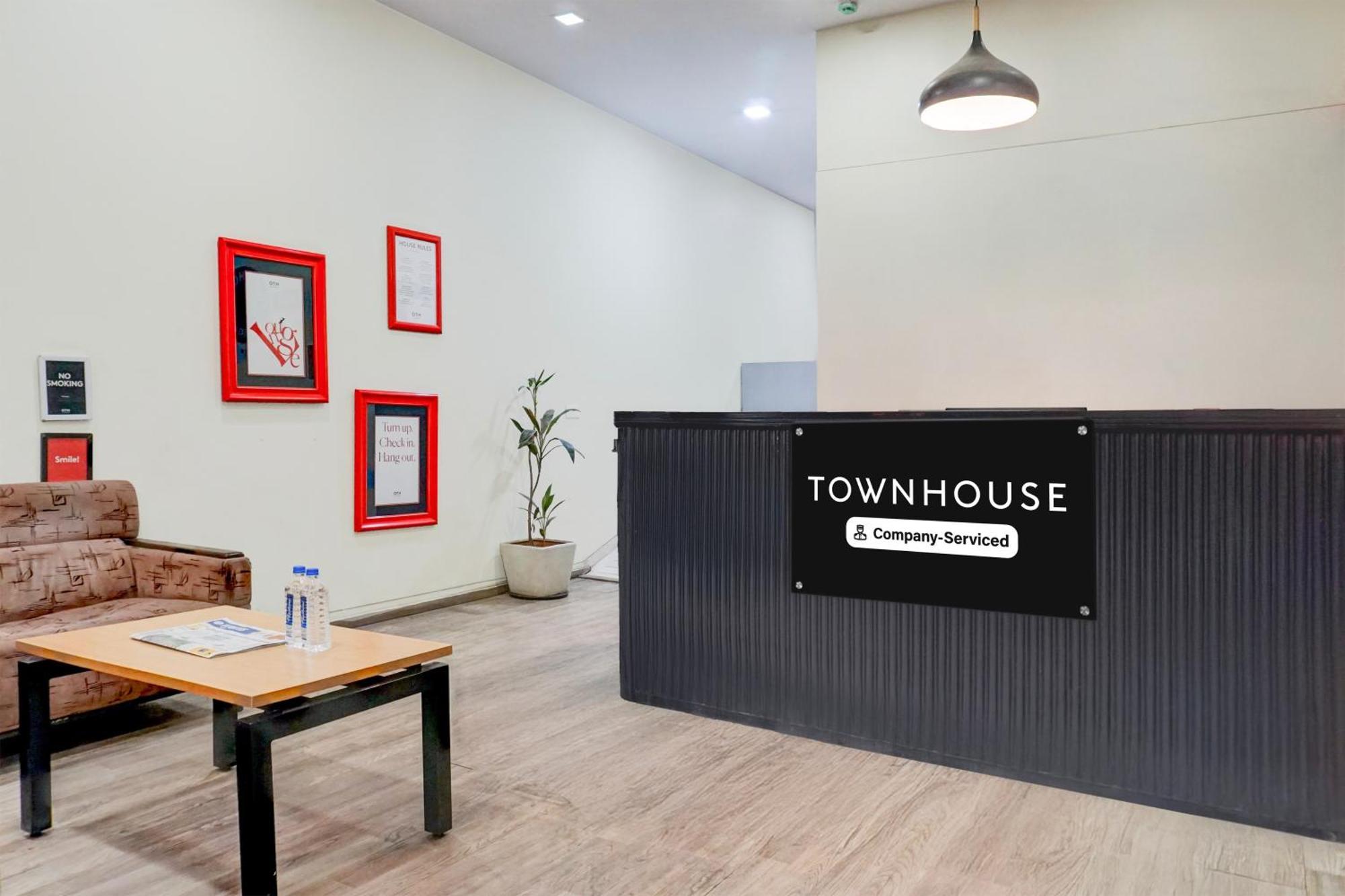 Super Townhouse Mg Road Pune Eksteriør bilde