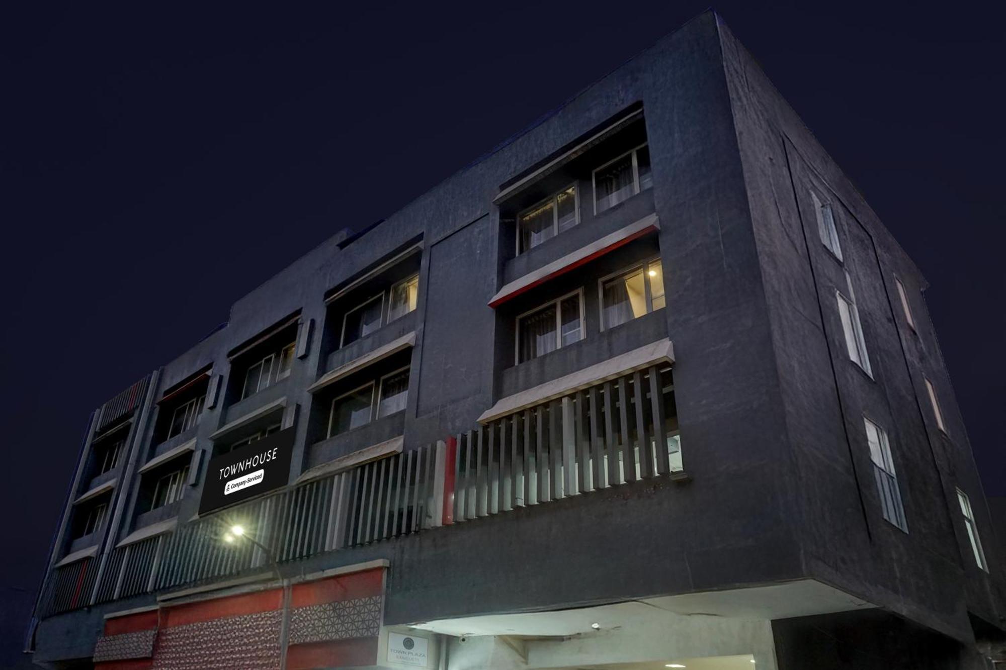Super Townhouse Mg Road Pune Eksteriør bilde