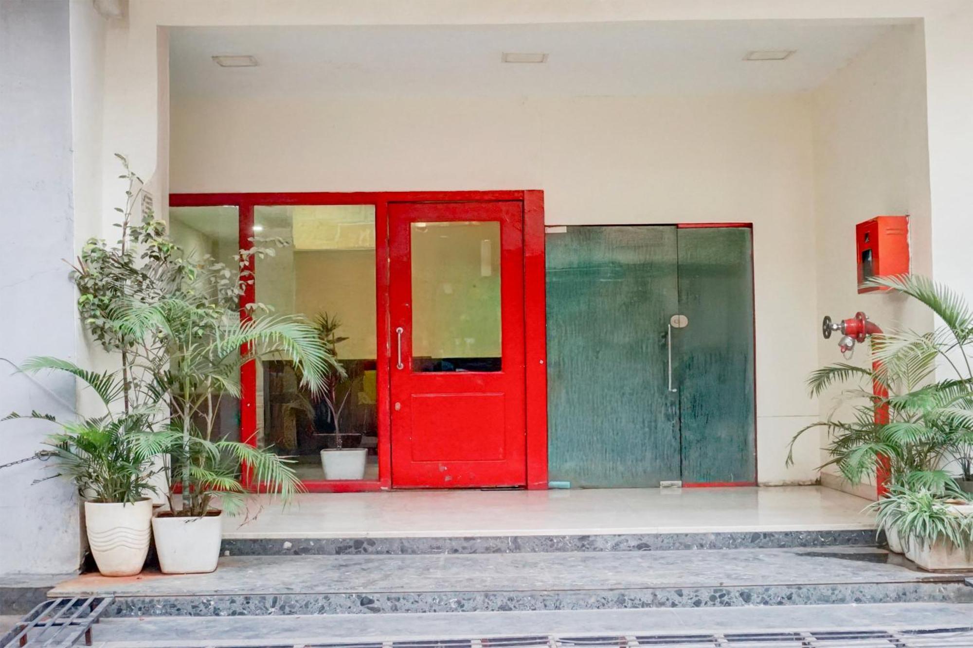 Super Townhouse Mg Road Pune Eksteriør bilde
