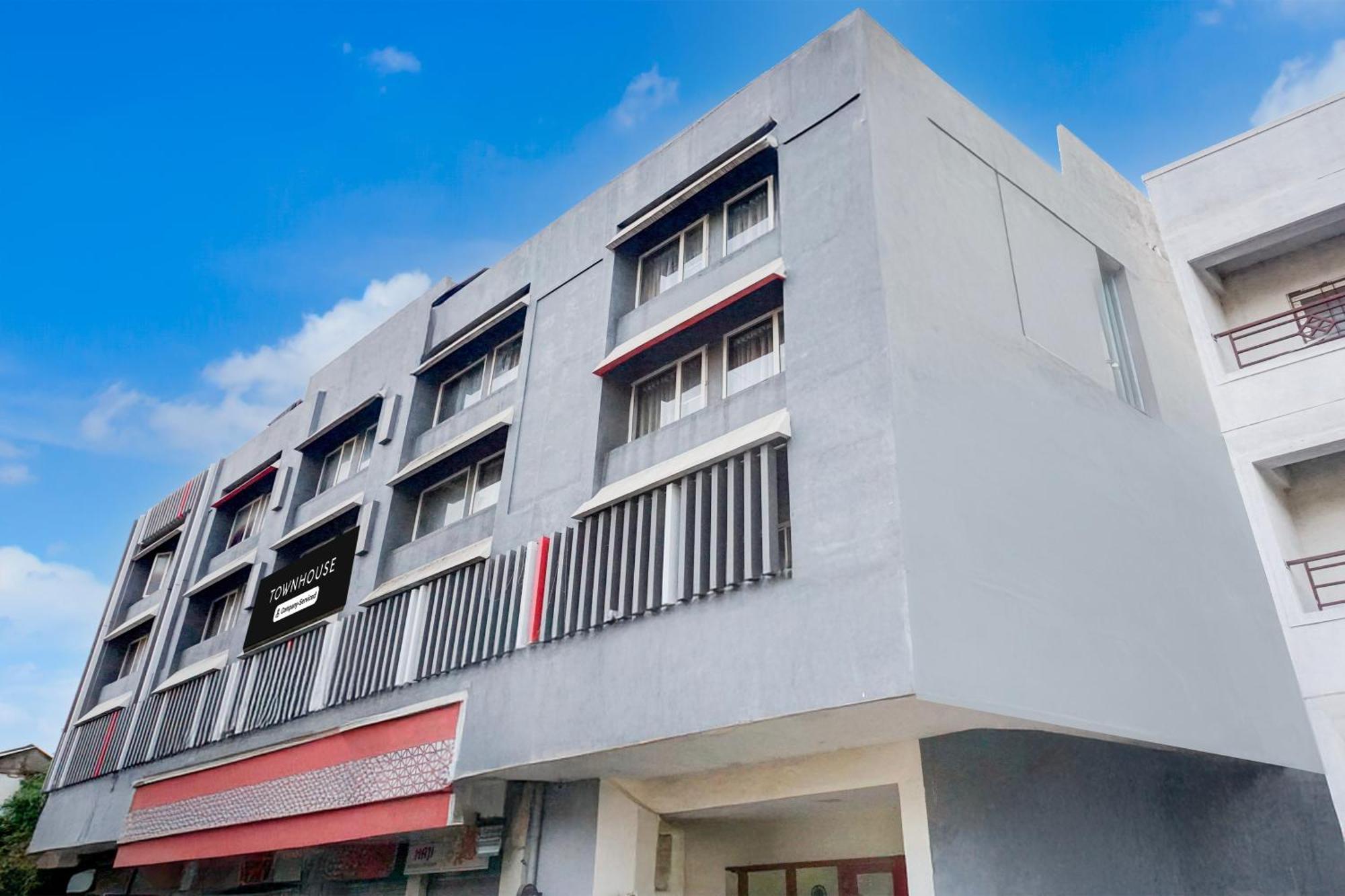 Super Townhouse Mg Road Pune Eksteriør bilde